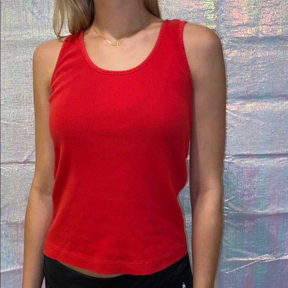 simple red tank